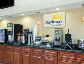 Days By Wyndham Geneva/finger Lakes Hotel 2*